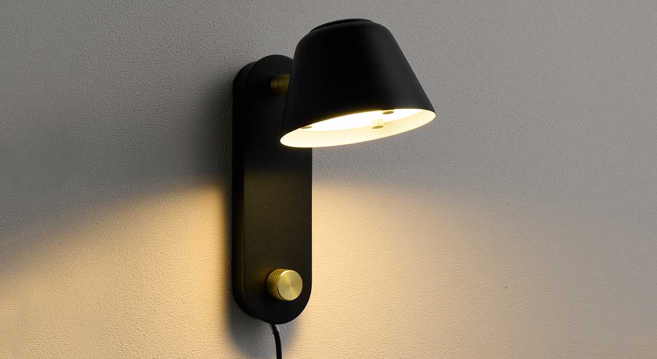 WALL LAMP