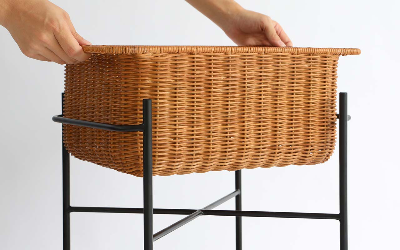 WALLABY BASKET STAND Black｜その他インテリアアクセサリ｜IDEE SHOP