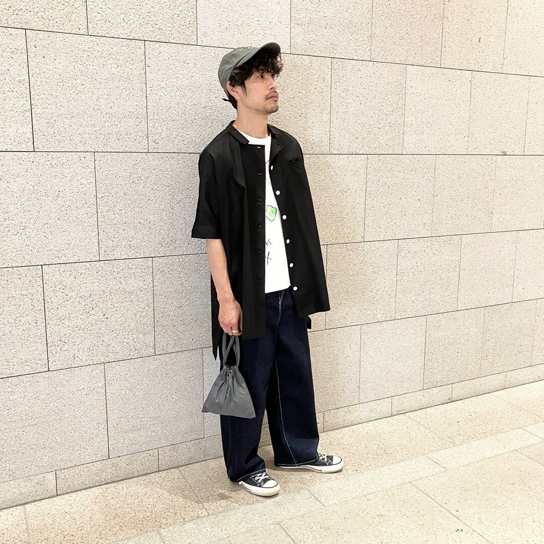 ���{���X