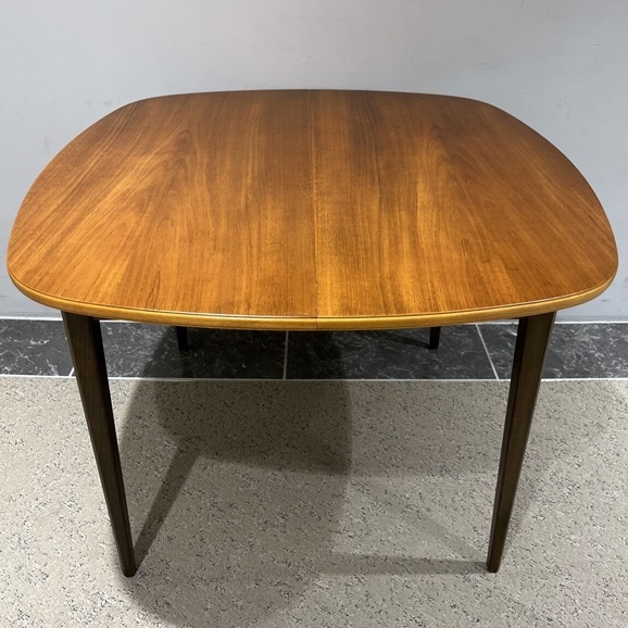 yʐ^zyۂ̓XzVintage Dinig Table / Sweden