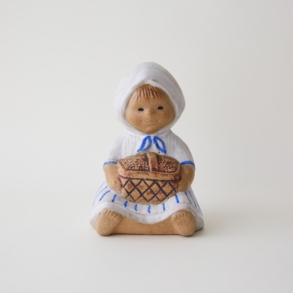 yʐ^zVintage Lisa Larson Flicka med korg