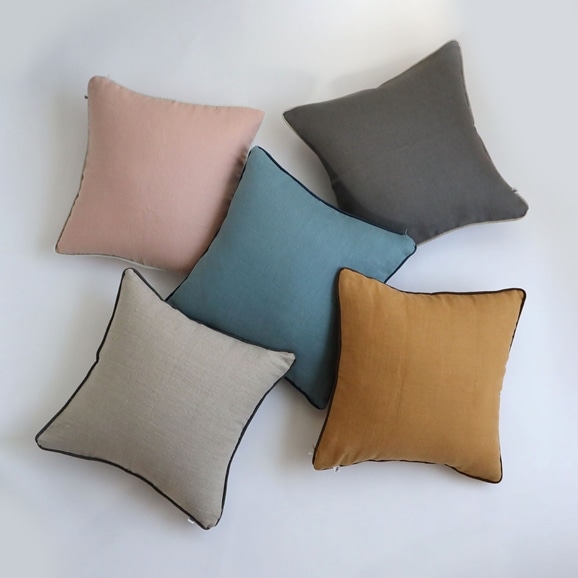 Idee Shop Online Linen パイピングクッションカバー 45cm角 ピンク ラグ ファブリック