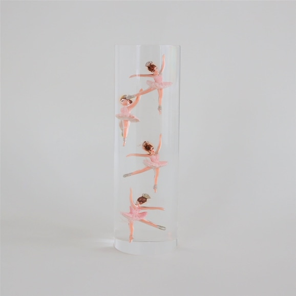 yʐ^zy_zOR uAcrylic object (ballerina)v