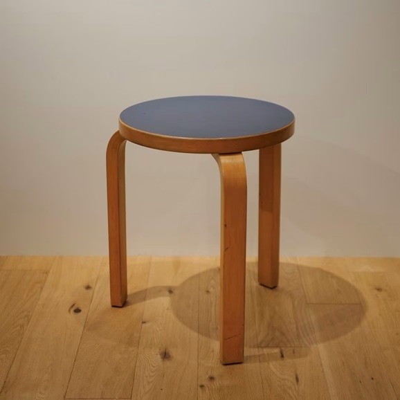 �y�ʐ^�z�y�V�h�X�z�A�����@�E�A�A���g Vintage Stool / Finland