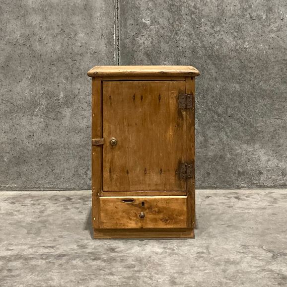 �y�ʐ^�z�y���B���e�[�W�Ƌ�z Vintage Cabinet