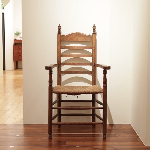 yʐ^zyZ{ؓXzVintage Traditional Catalona ArmChair  / Spain