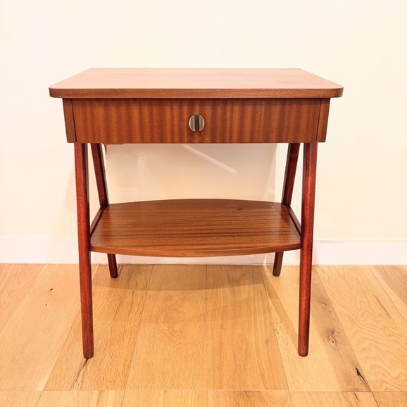 yʐ^zyXzVintage Side Table / Sweden
