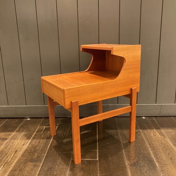 �y�ʐ^�z�y�a�J�X�zVintage Side Table  / Sweden