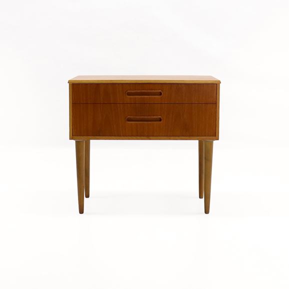 yBe[WƋz Vintage Cabinet