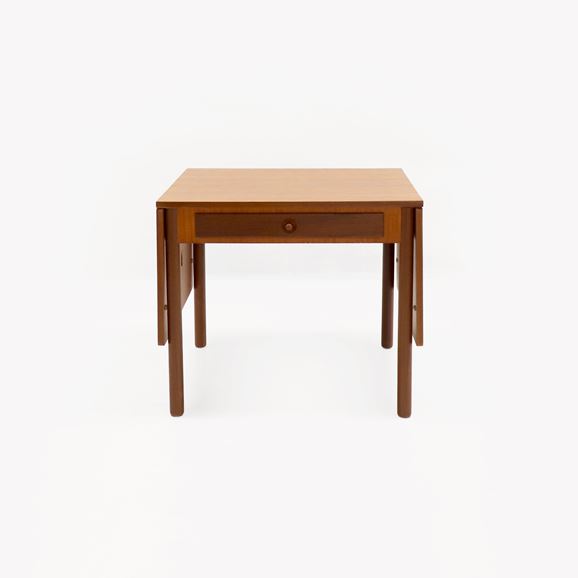 yBe[WƋz Vintage Low Table