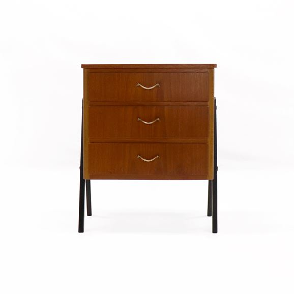 yBe[WƋz Vintage Chest