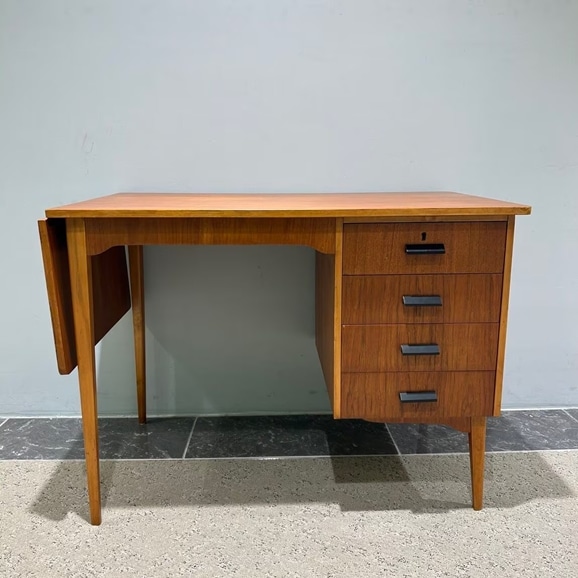 �y�ʐ^�z�y�ۂ̓��X�zVintage Desk / Sweden