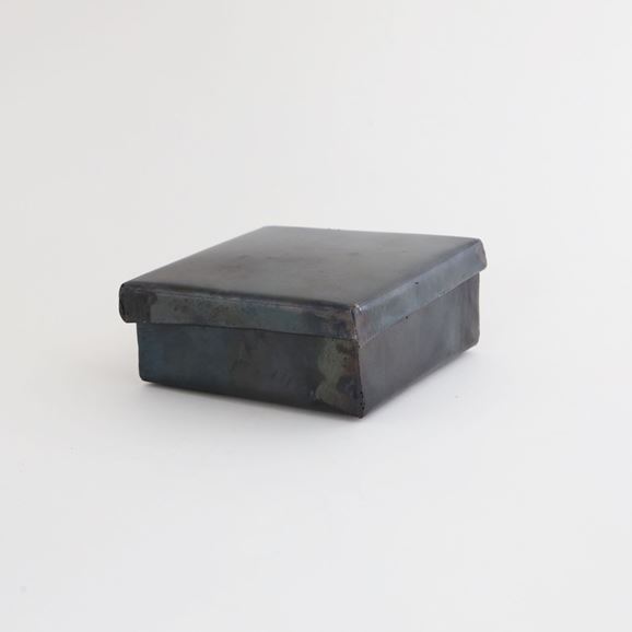 yʐ^zIRON BOX M Square
