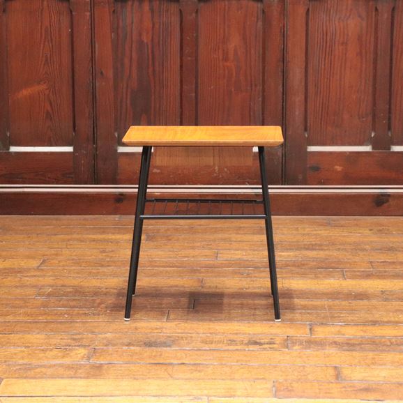 yʐ^zyBe[WƋzVintage Side Table