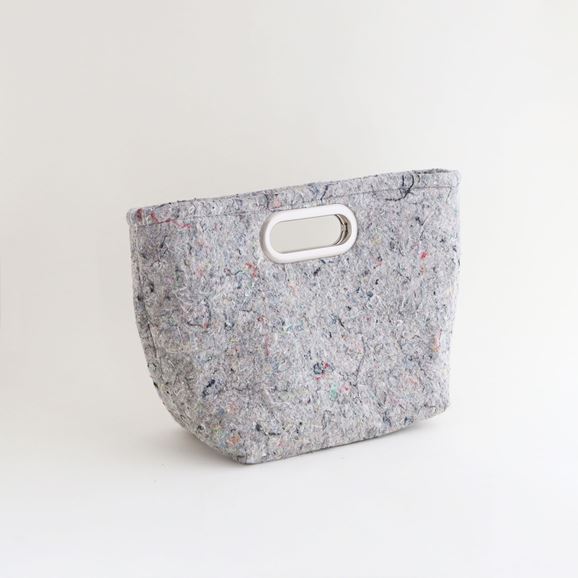 yʐ^zHender Scheme Recycled felt hole bag medium ~bNXO[