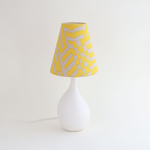 yʐ^zyʌzAIL VASE LAMP White YUNOKI Shimauma