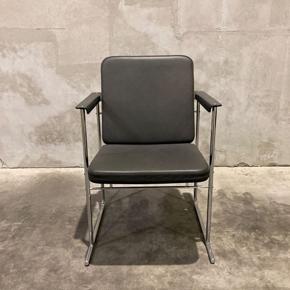 �y���B���e�[�W�Ƌ�z �E�����E�N�b�J�v�[�� Vintage Arm Chair