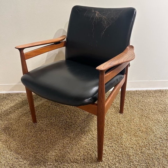 yʐ^zyRuXzVintage Arm Chair / Finn Juhl