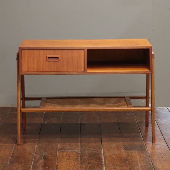 yʐ^zyBe[WƋzTHREEMEN Vintage Side Table