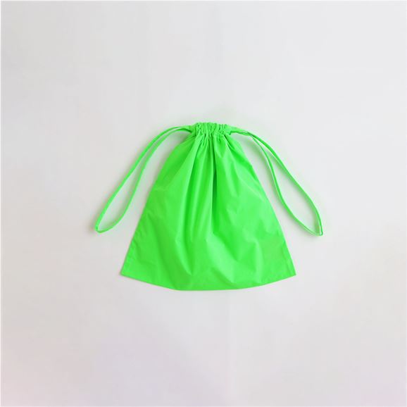 【写真】formuniform Drawstring Bag XS ネオングリーン