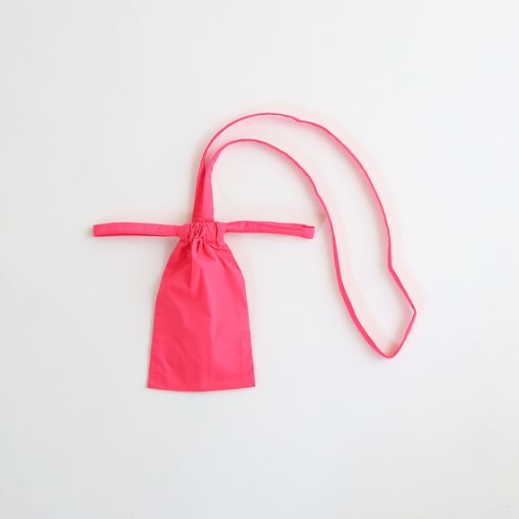 【写真】formuniform Drawstring Bag Strap smartphoneサイズ ネオンピンク