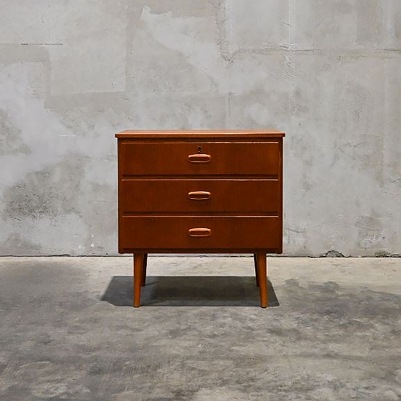 yʐ^zyBe[WƋz Vintage Cabinet