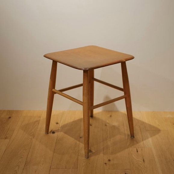 �y�ʐ^�z�y�V�h�X�z�C���}���E�^�s�I���@�[�� Vintage Stool / Spain