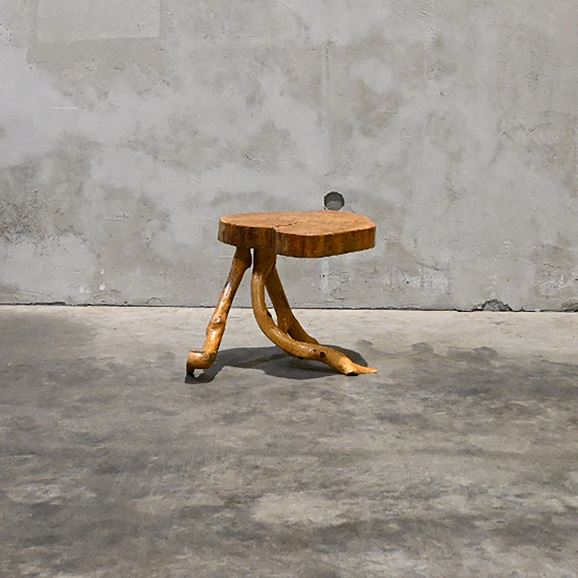 yʐ^zyBe[WƋz Vintage Primitive Side Table