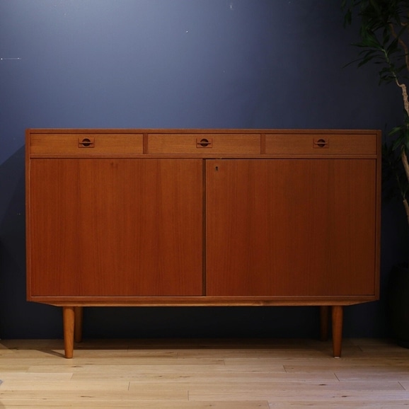 �y�ʐ^�z�y�V�h�X�zVintage Side Board  / Sweden