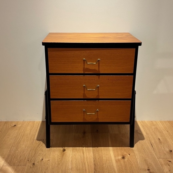 yʐ^zyVhXzVintage chest / Sweden