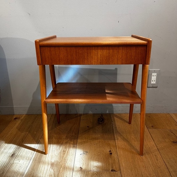 yʐ^zy{XzVintage Side Table  / Sweden