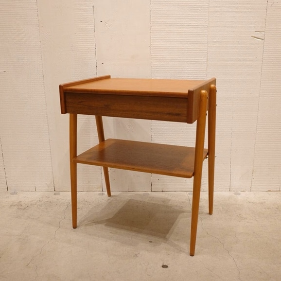 �y�ʐ^�z���y���{���X�zVintage Side Table / Sweden