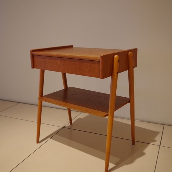 yʐ^zyqʐXzVintage Side Table  / Sweden