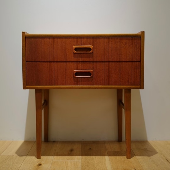 �y�ʐ^�z�y�V�h�X�zVintage Side Table  / Sweden