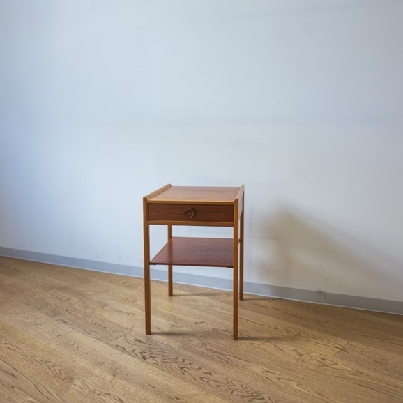 yʐ^zyǕi 쒬22zVintage Side Table / Sweden