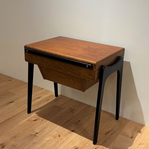 yʐ^zyVhXzVintage sewingtable / Sweden