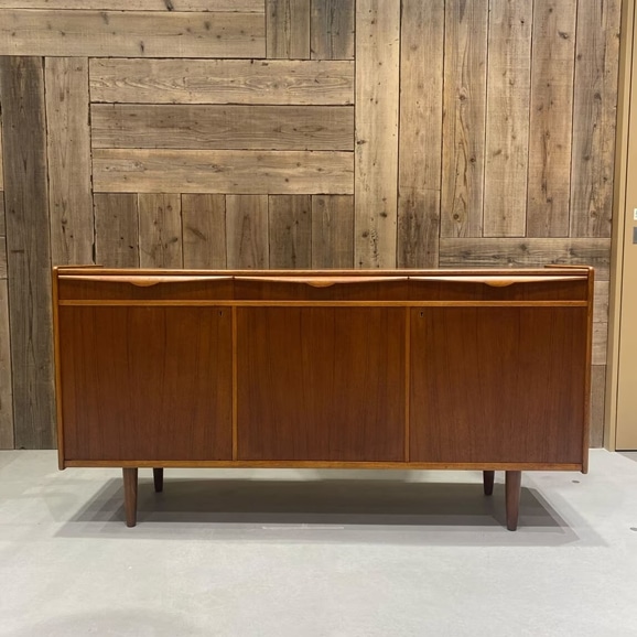 yʐ^zyǕi XzVintage Sideboard  Bertil Fridhagen / Sweden