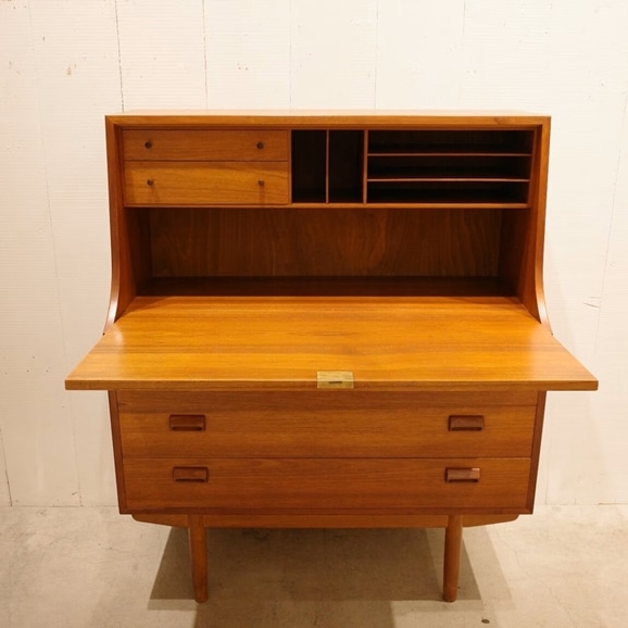 �y�ʐ^�z���y���{���X�z�{�[�G�E���[�G���Z�� Vintage Side Board / Denmark