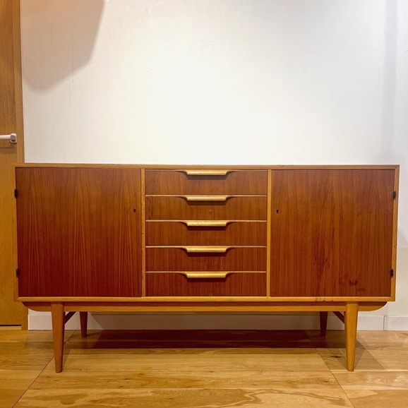 �y�ʐ^�z�y���X�zVintage Side Board / Sweden