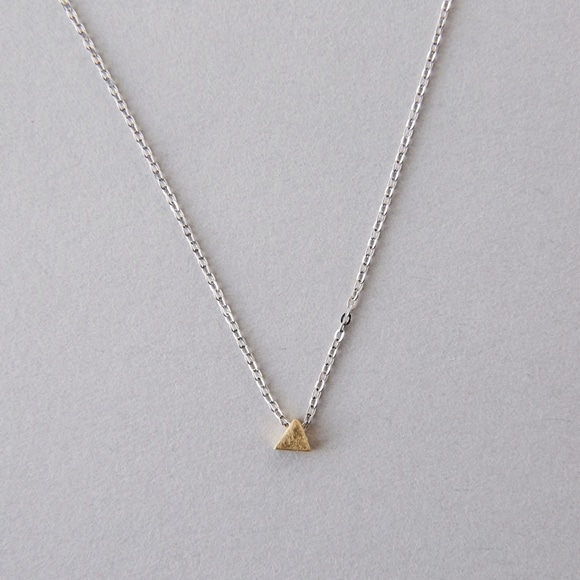 【写真】CHERRY BROWN Triangle Beads Necklace