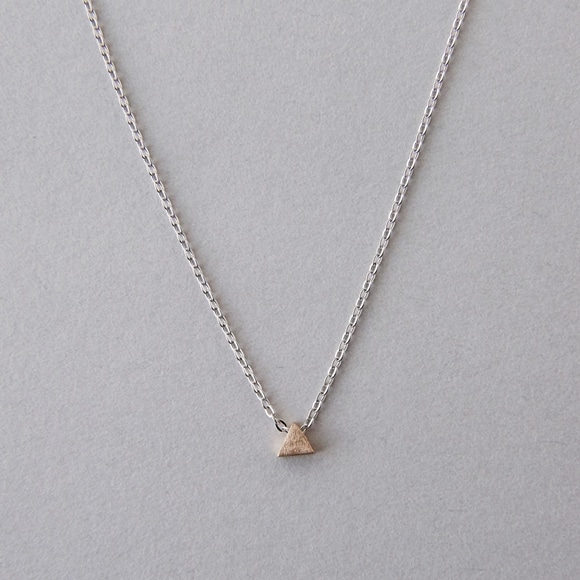 【写真】CHERRY BROWN Triangle Beads Necklace