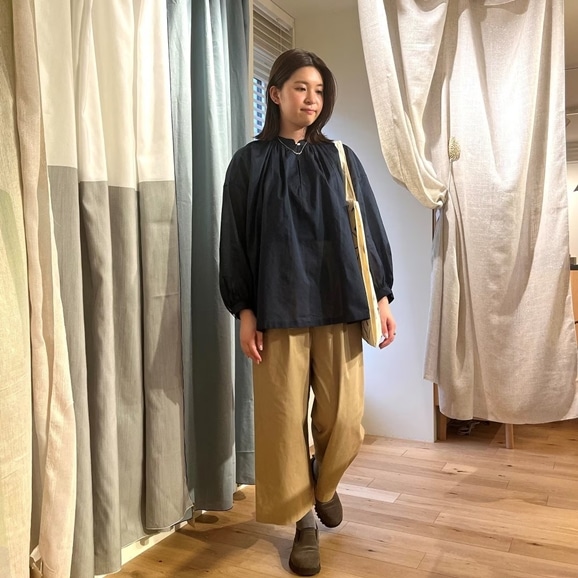 �y�ʐ^�z�y�g��164cm�zH& by POOL Church Blouse Navy