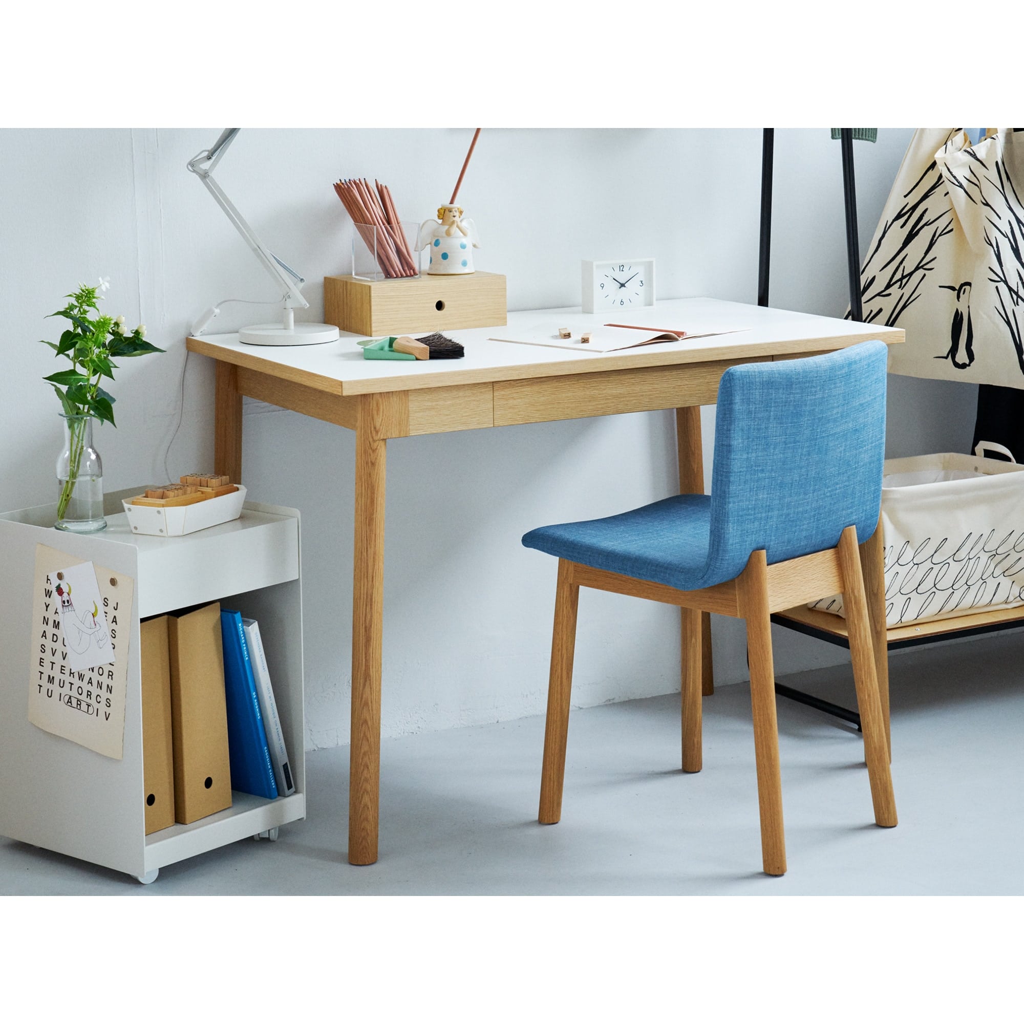 STILT CHAIR Blue｜リビング・ダイニングチェア｜IDEE SHOP Online