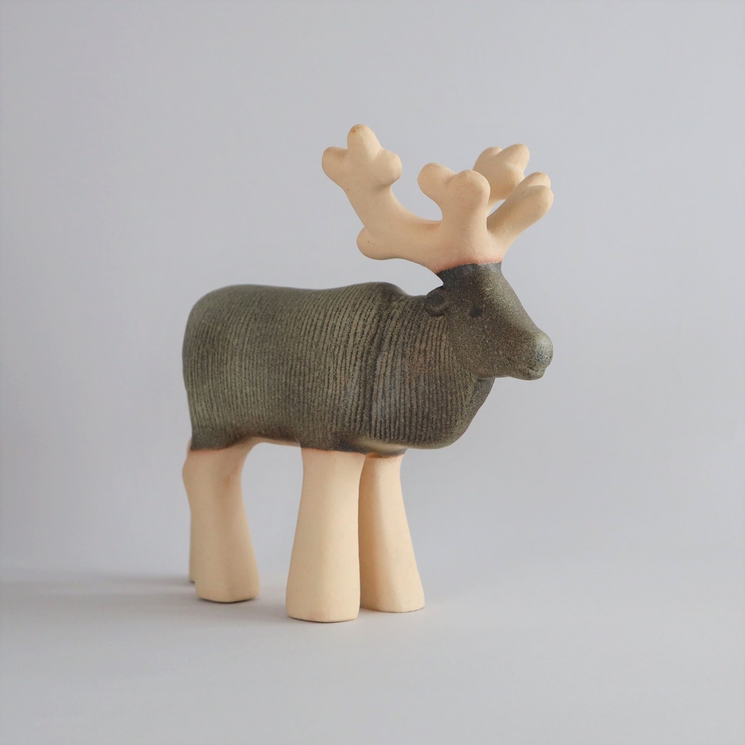 定番品】Lisa Larson Reindeer Medium｜陶芸・ガラス作品｜IDEE SHOP 