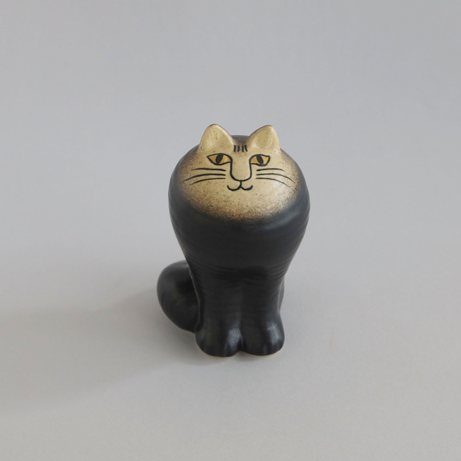 定番品】Lisa Larson Cat MAYA Black｜陶芸・ガラス作品｜IDEE SHOP Online