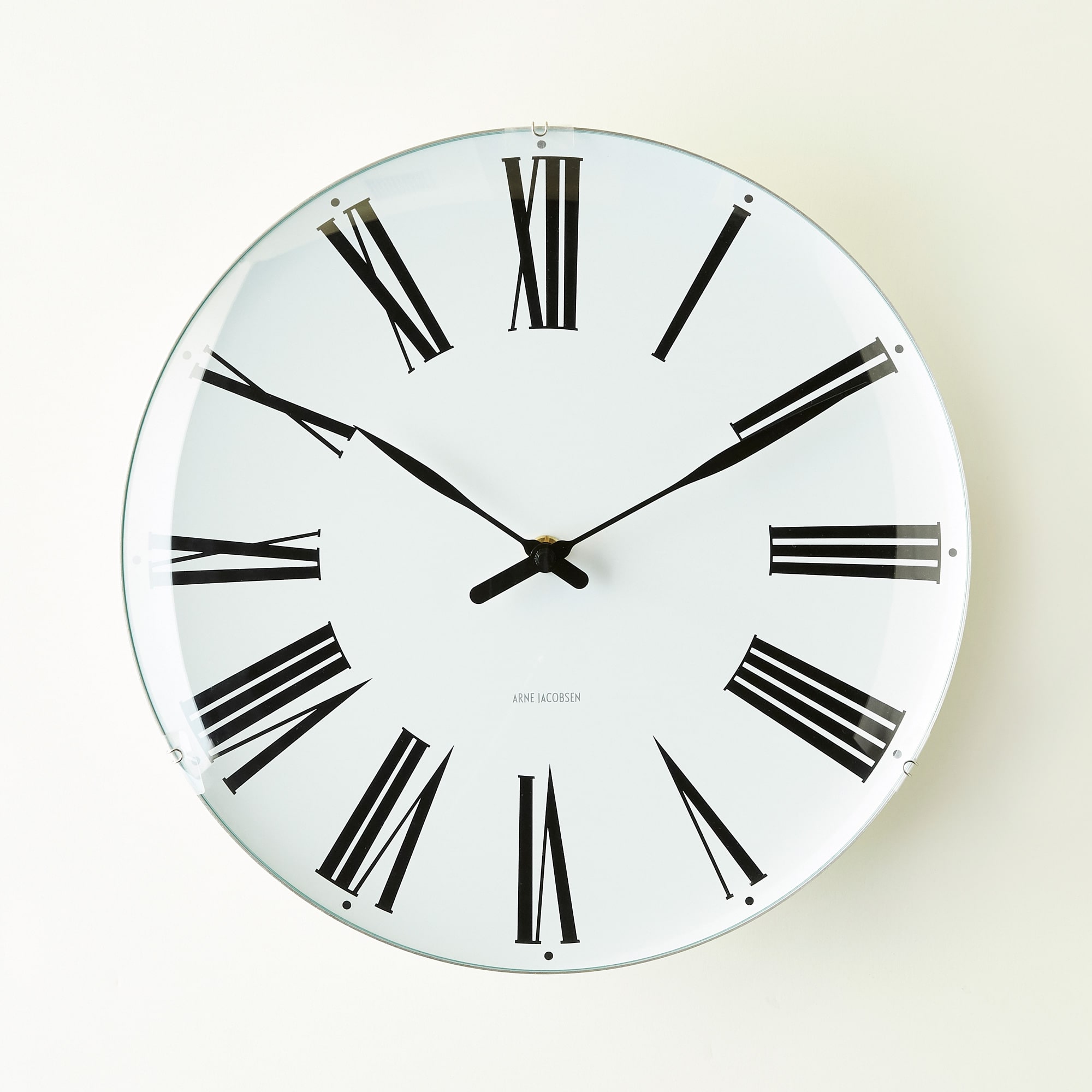 Arne Jacobsen 掛け時計 ROMAN φ290｜時計｜IDEE SHOP Online