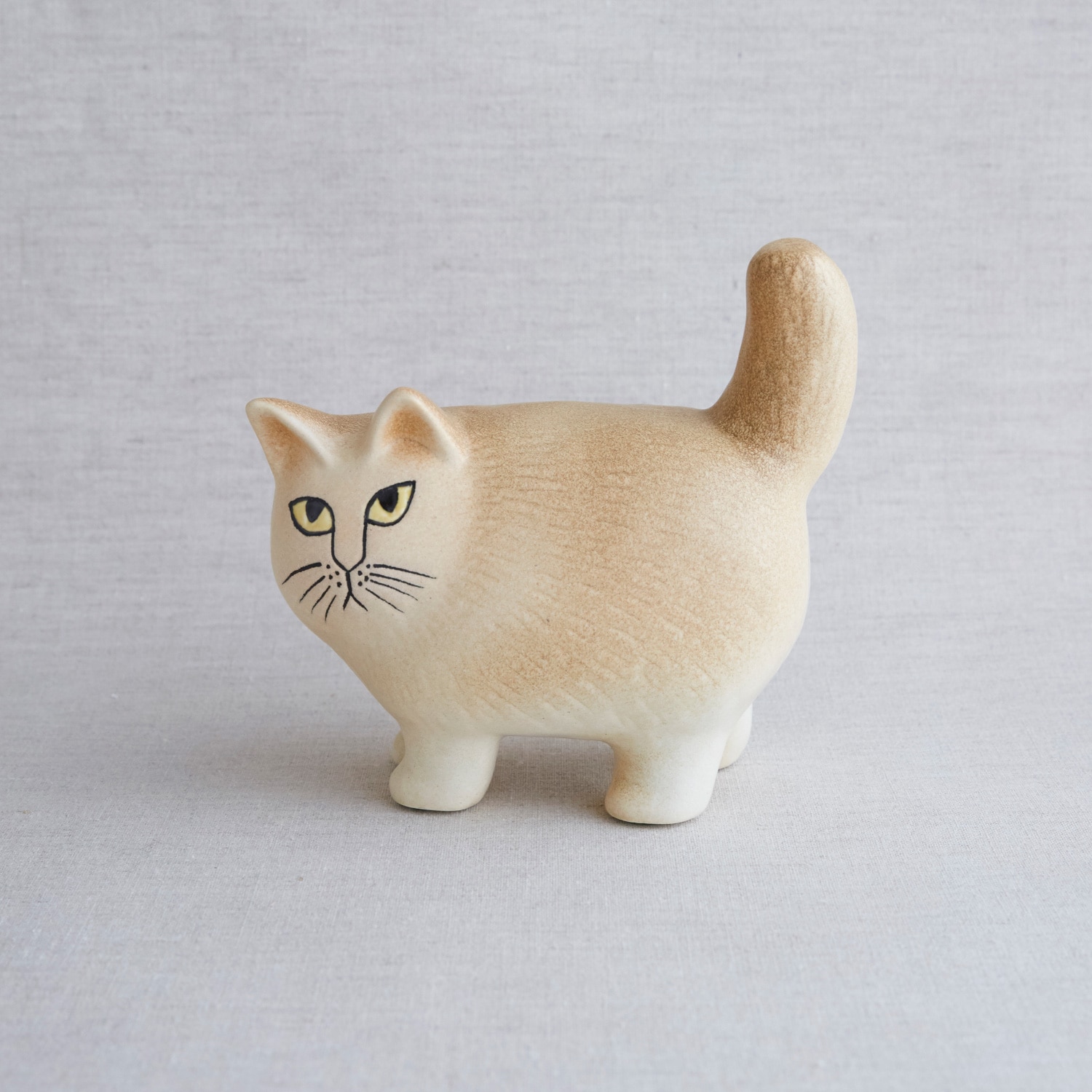 定番品】Lisa Larson Cat Moa Brown|陶芸・ガラス作品|IDEE SHOP Online