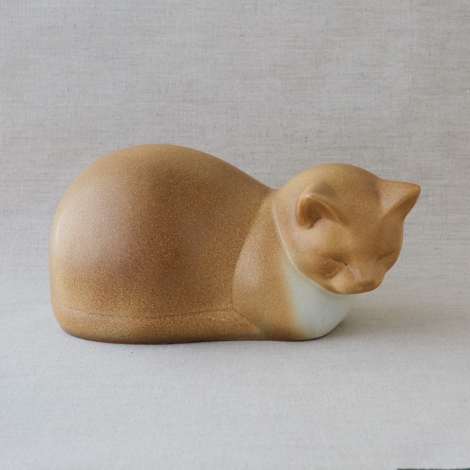 定番品】Lisa Larson Cat Moses Brown｜陶芸・ガラス作品｜IDEE SHOP