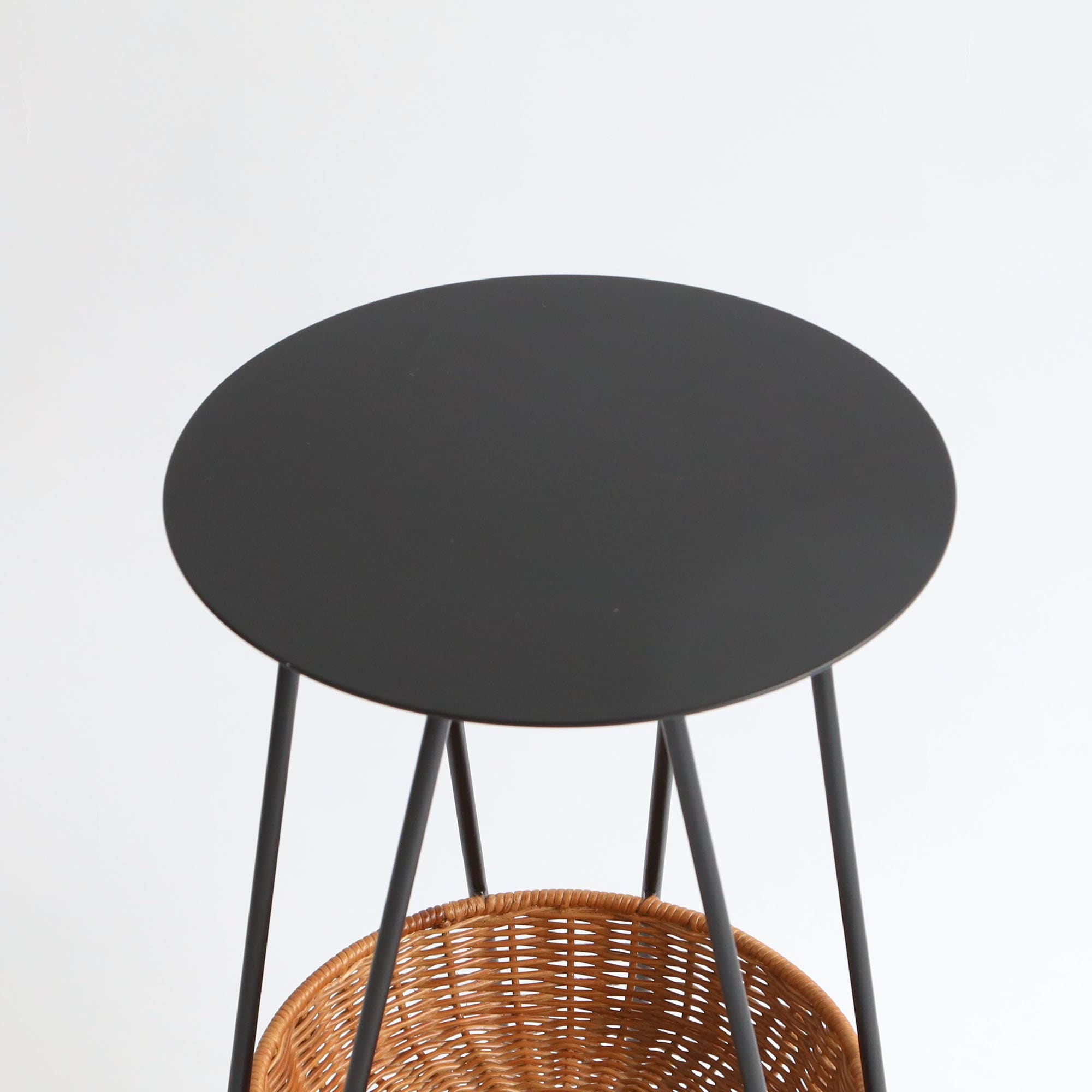 WALLABY SIDE TABLE Black｜サイドテーブル｜IDEE SHOP Online