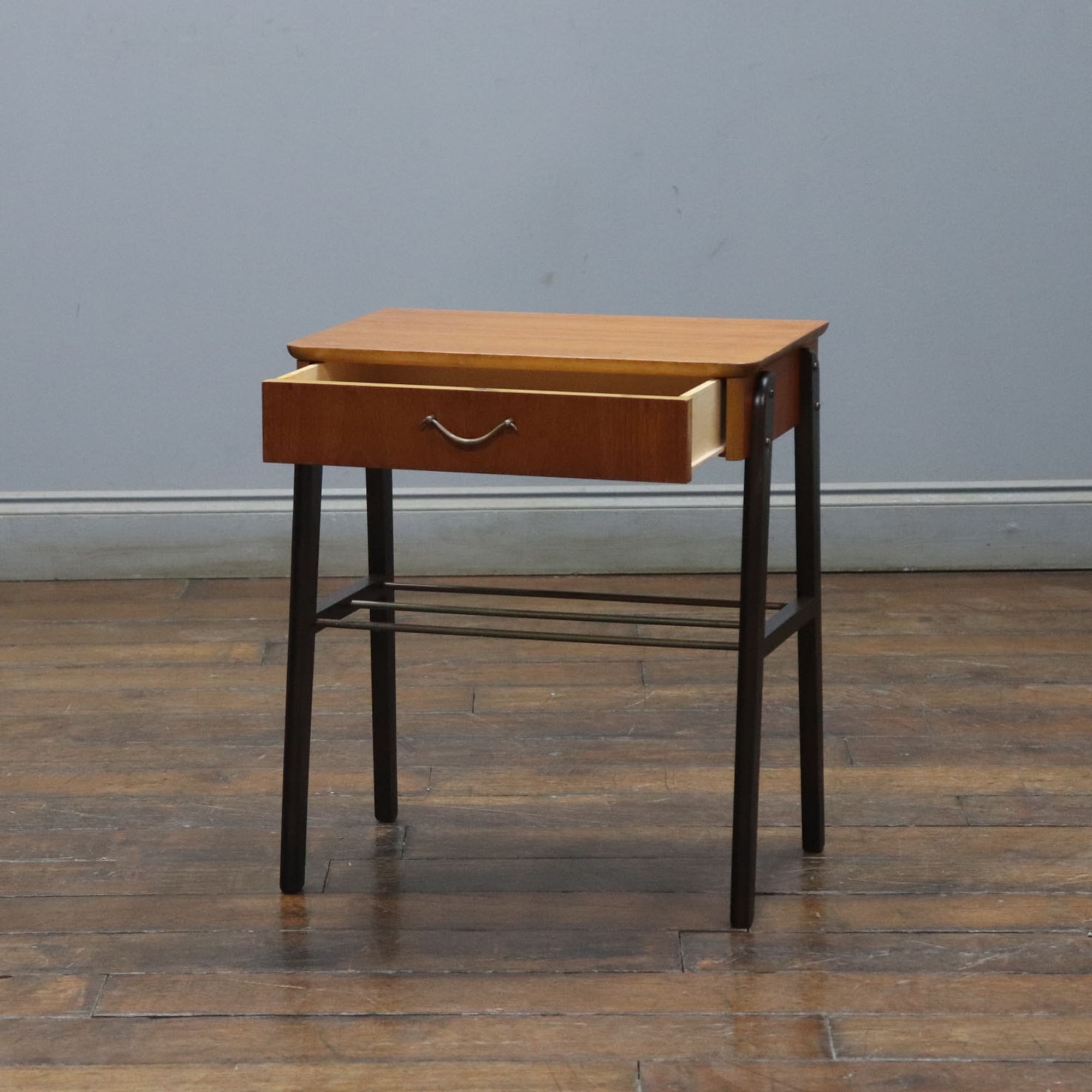 ヴィンテージ家具】Vintage side table｜サイドテーブル｜IDEE SHOP Online